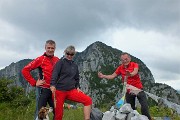 79 Monte Cultignone alle spalle oltre il  Corno Sigismondo (1253 m)